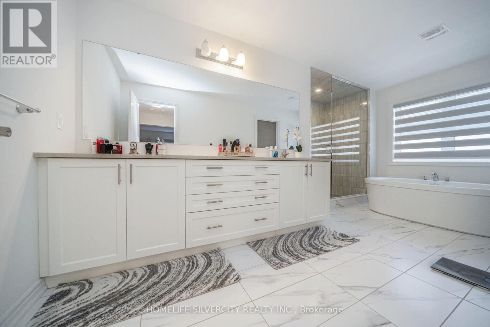 4 SANDHILL CRESCENT - 32