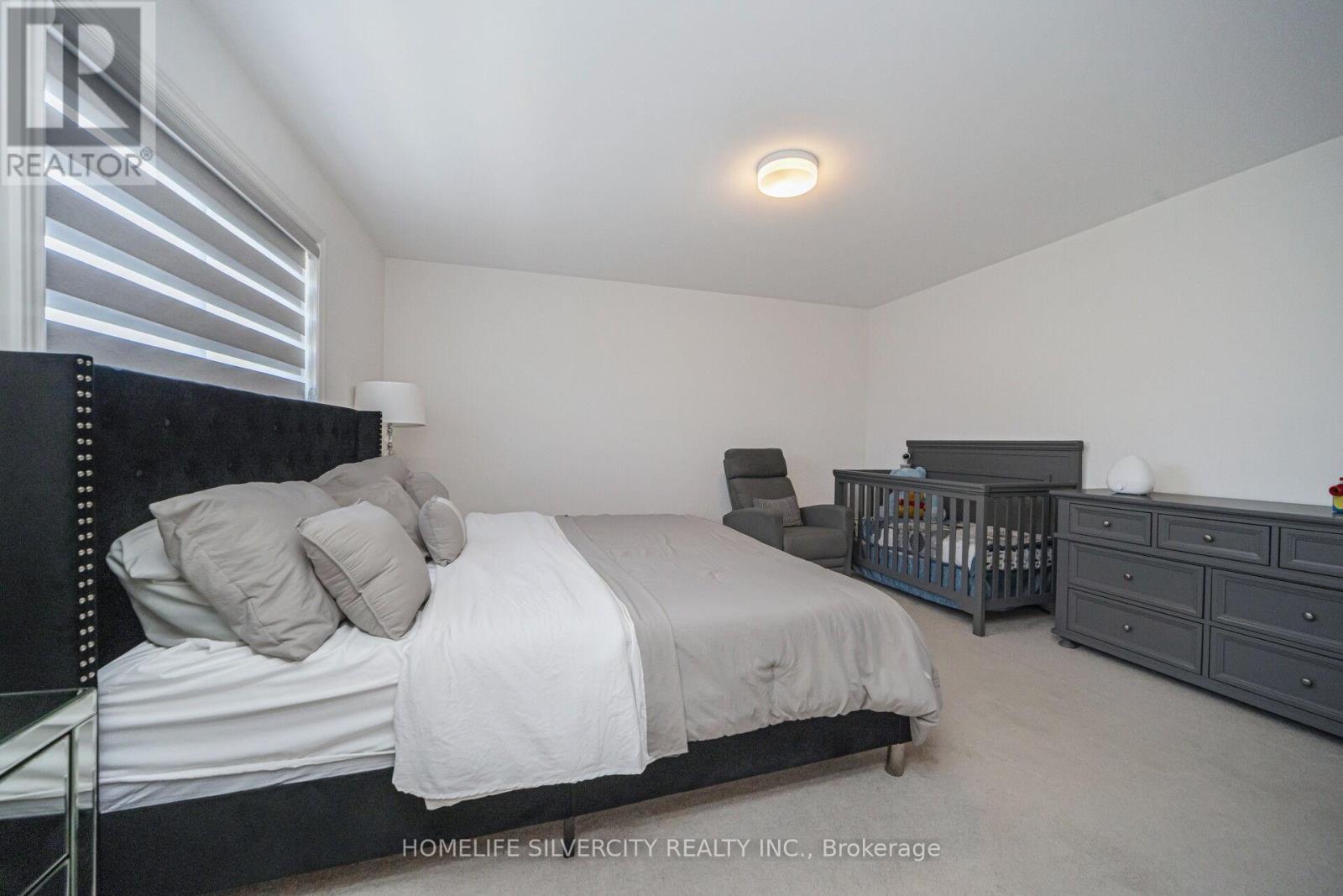 4 SANDHILL CRESCENT - 36