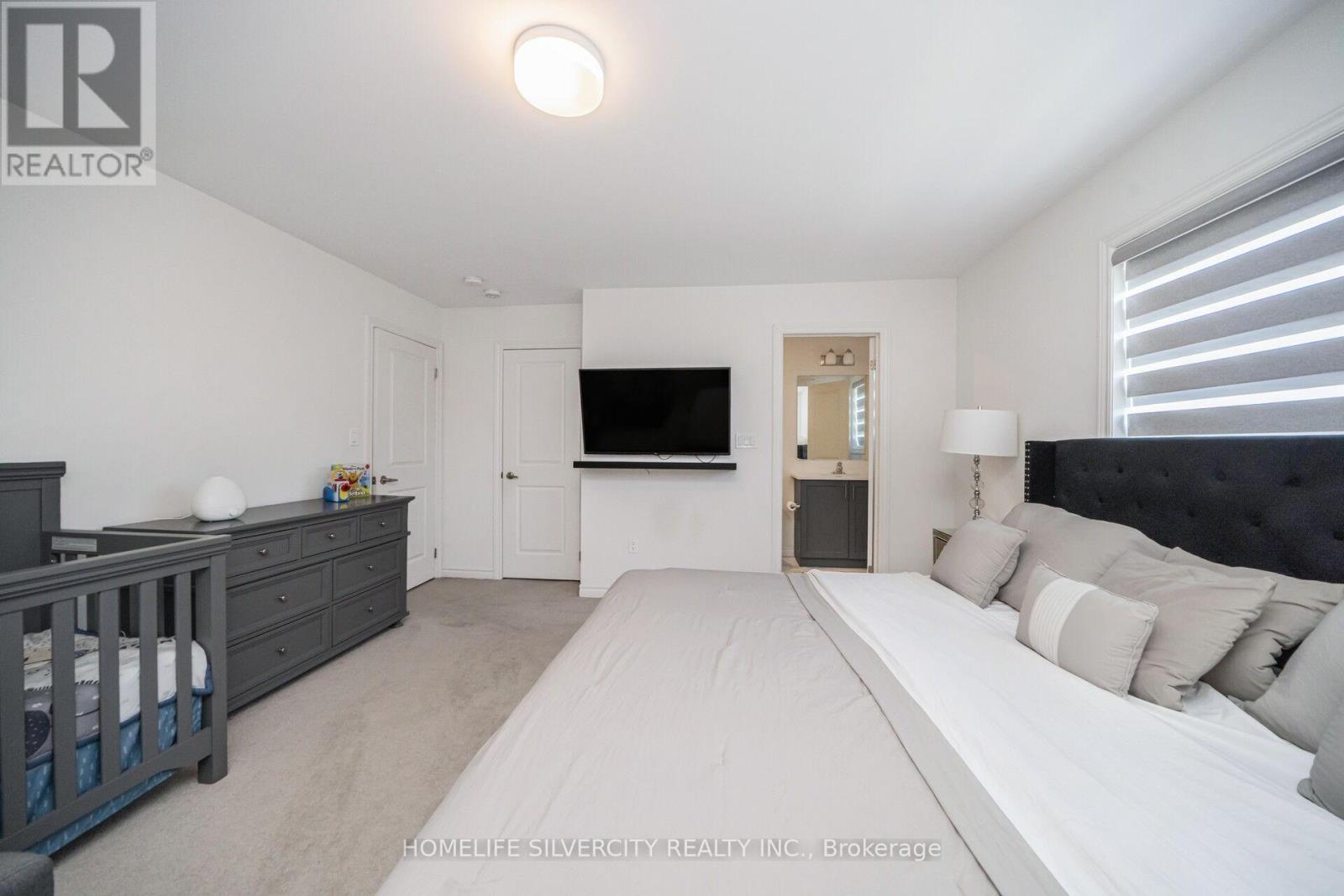 4 SANDHILL CRESCENT - 37