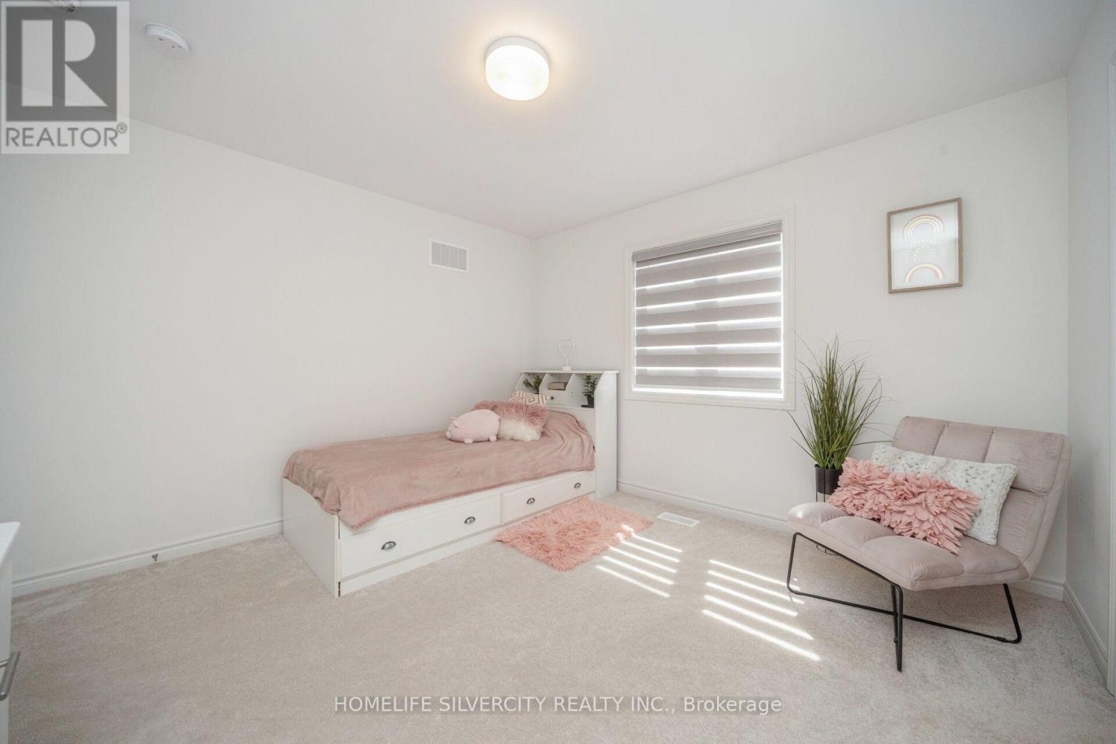 4 SANDHILL CRESCENT - 39