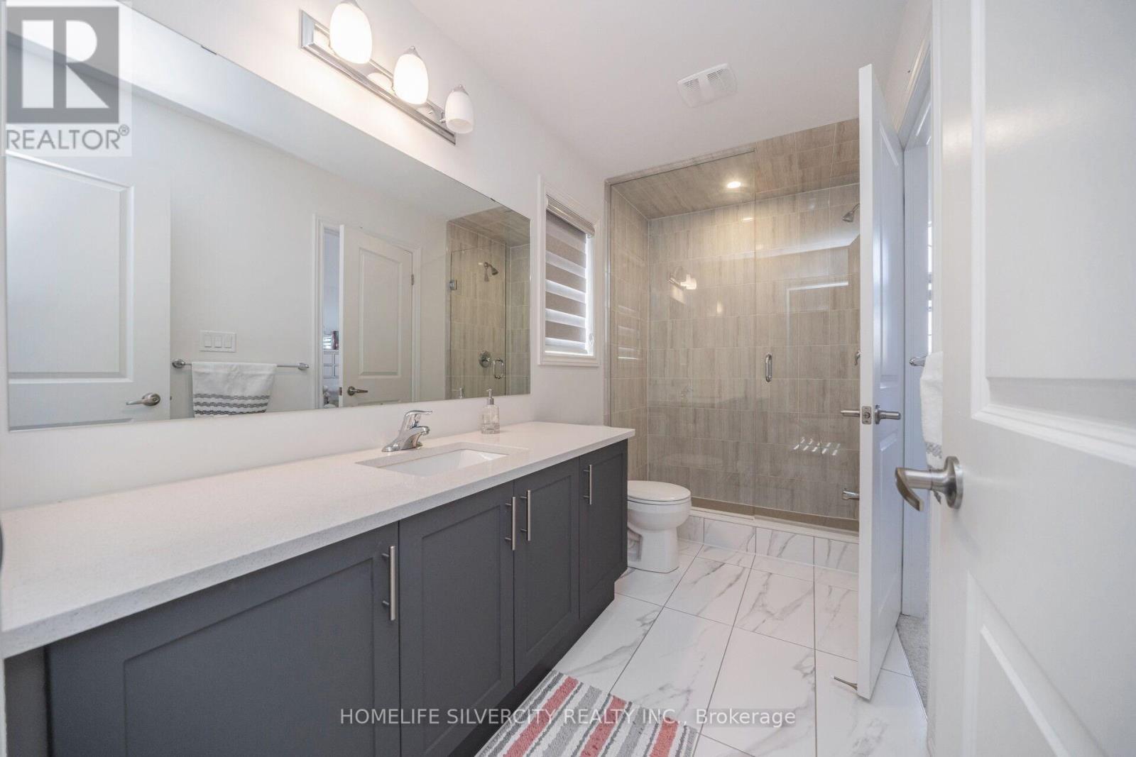 4 SANDHILL CRESCENT - 41