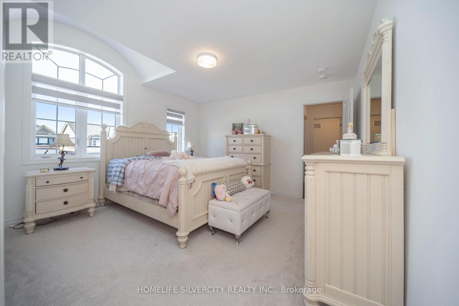 4 SANDHILL CRESCENT - 42