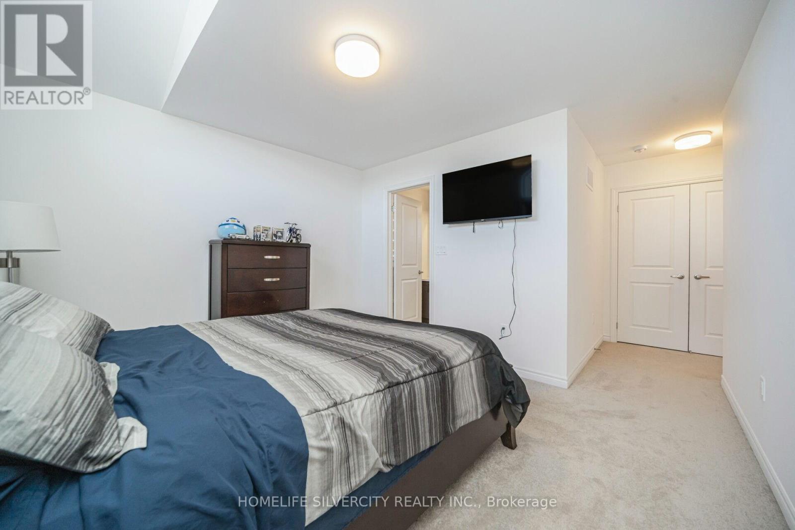4 SANDHILL CRESCENT - 45
