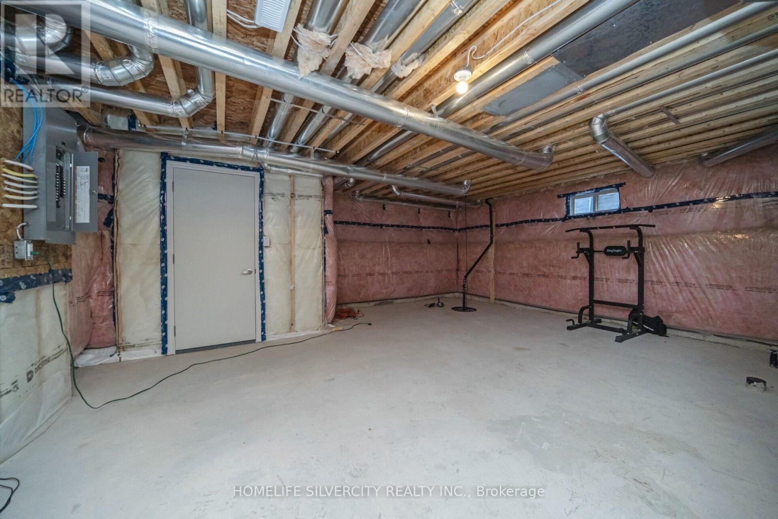 4 SANDHILL CRESCENT - 48