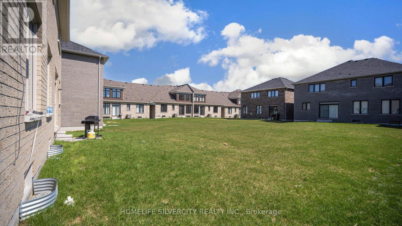 4 SANDHILL CRESCENT - 49