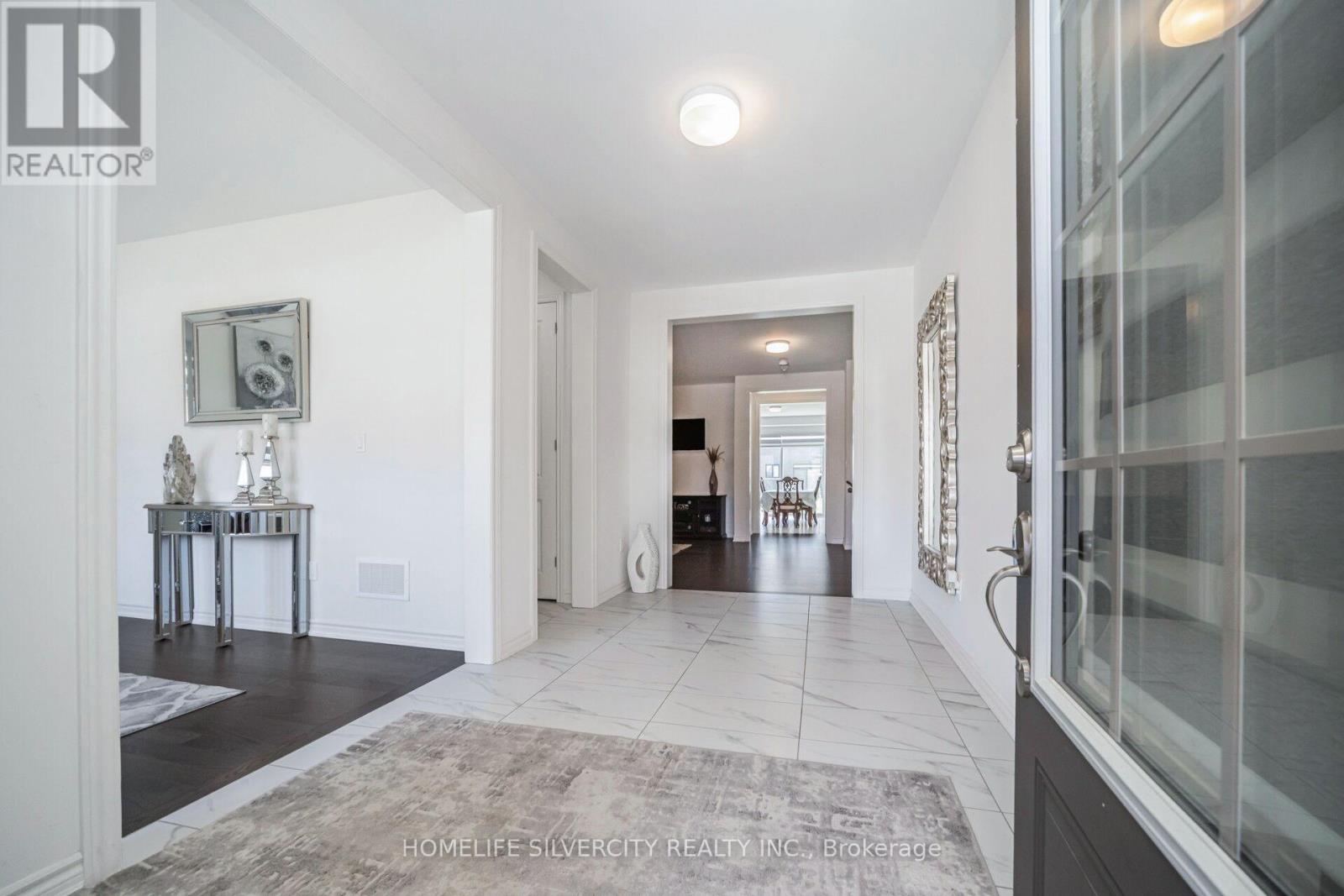 4 SANDHILL CRESCENT - 8