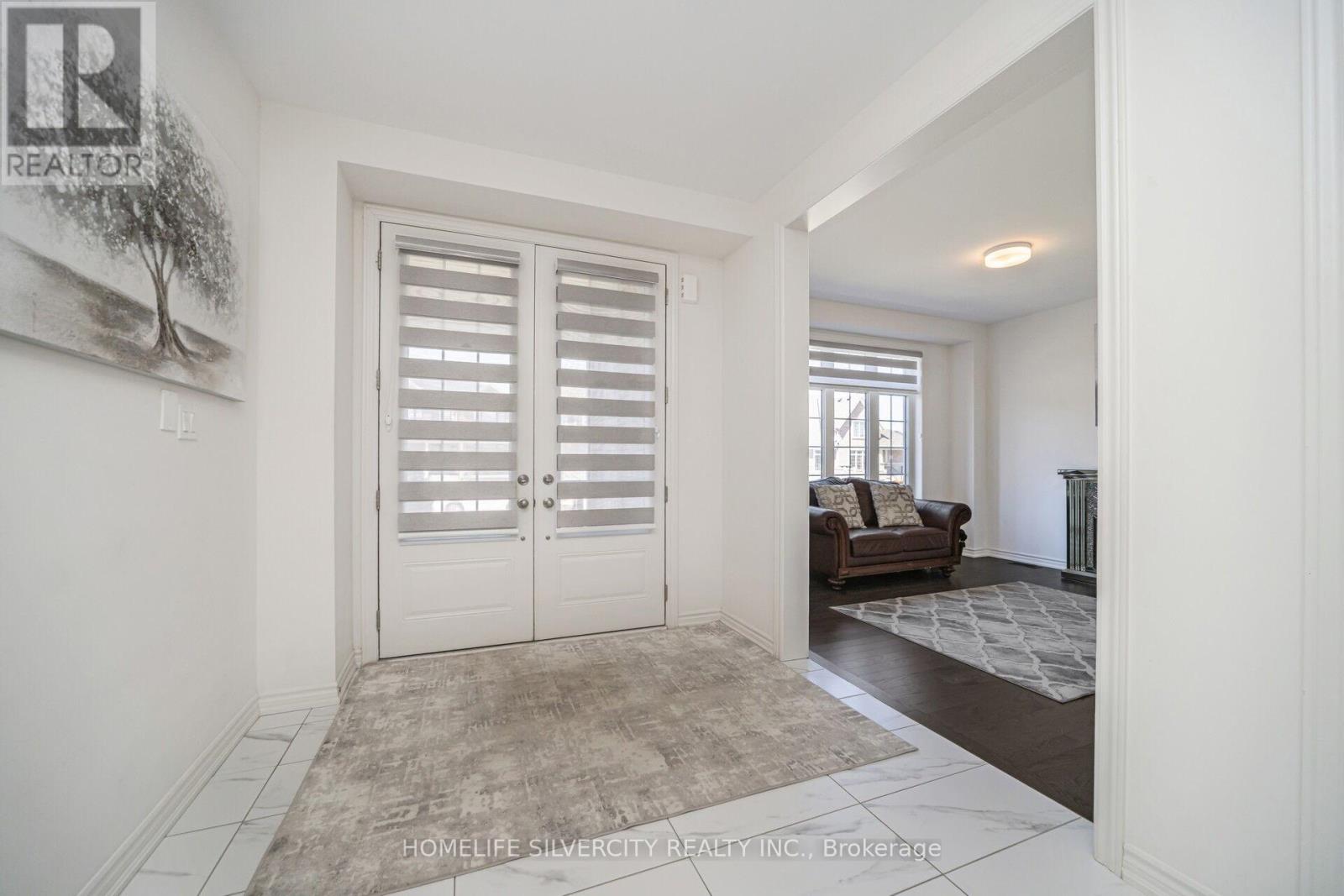4 SANDHILL CRESCENT - 9