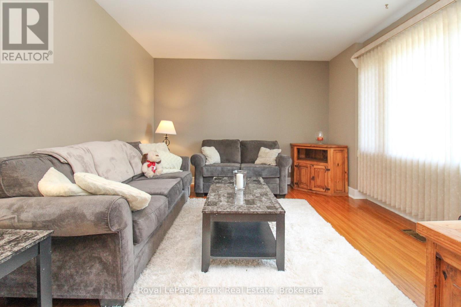 938 PARKHILL ROAD W - 10