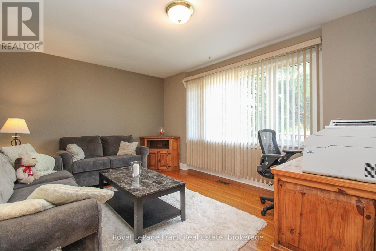 938 PARKHILL ROAD W - 11