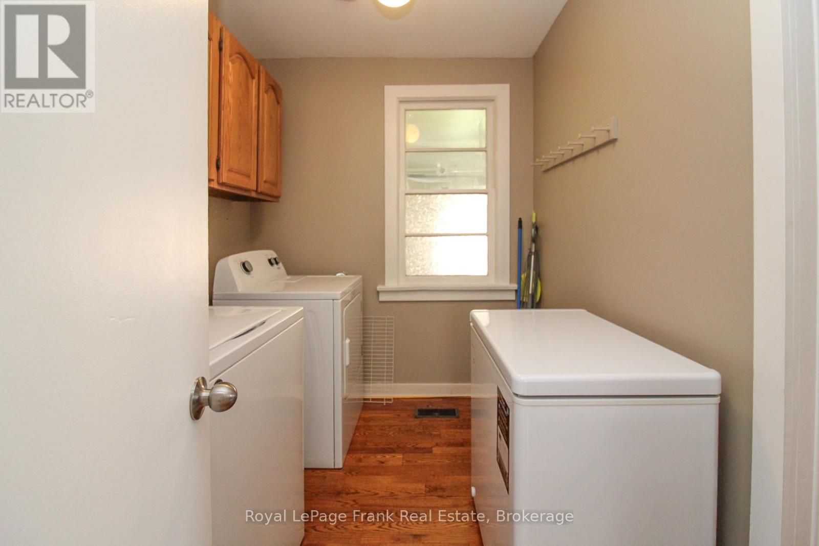 938 PARKHILL ROAD W - 20