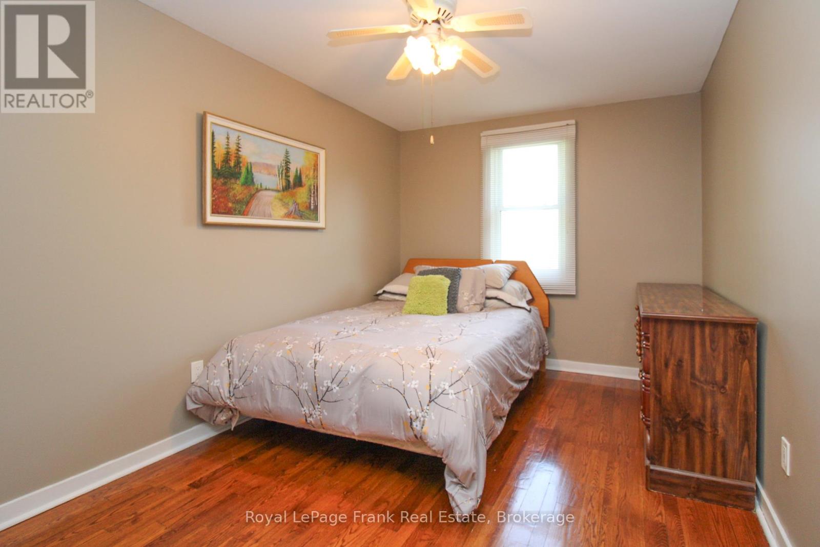 938 PARKHILL ROAD W - 17