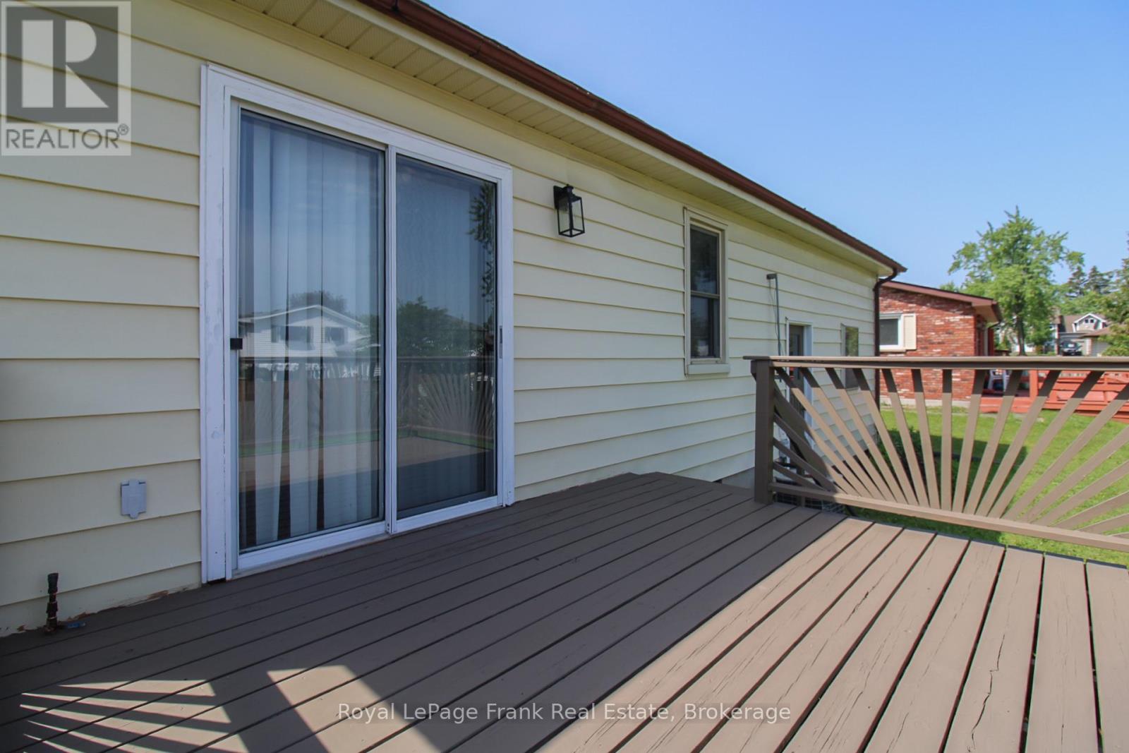 938 PARKHILL ROAD W - 15