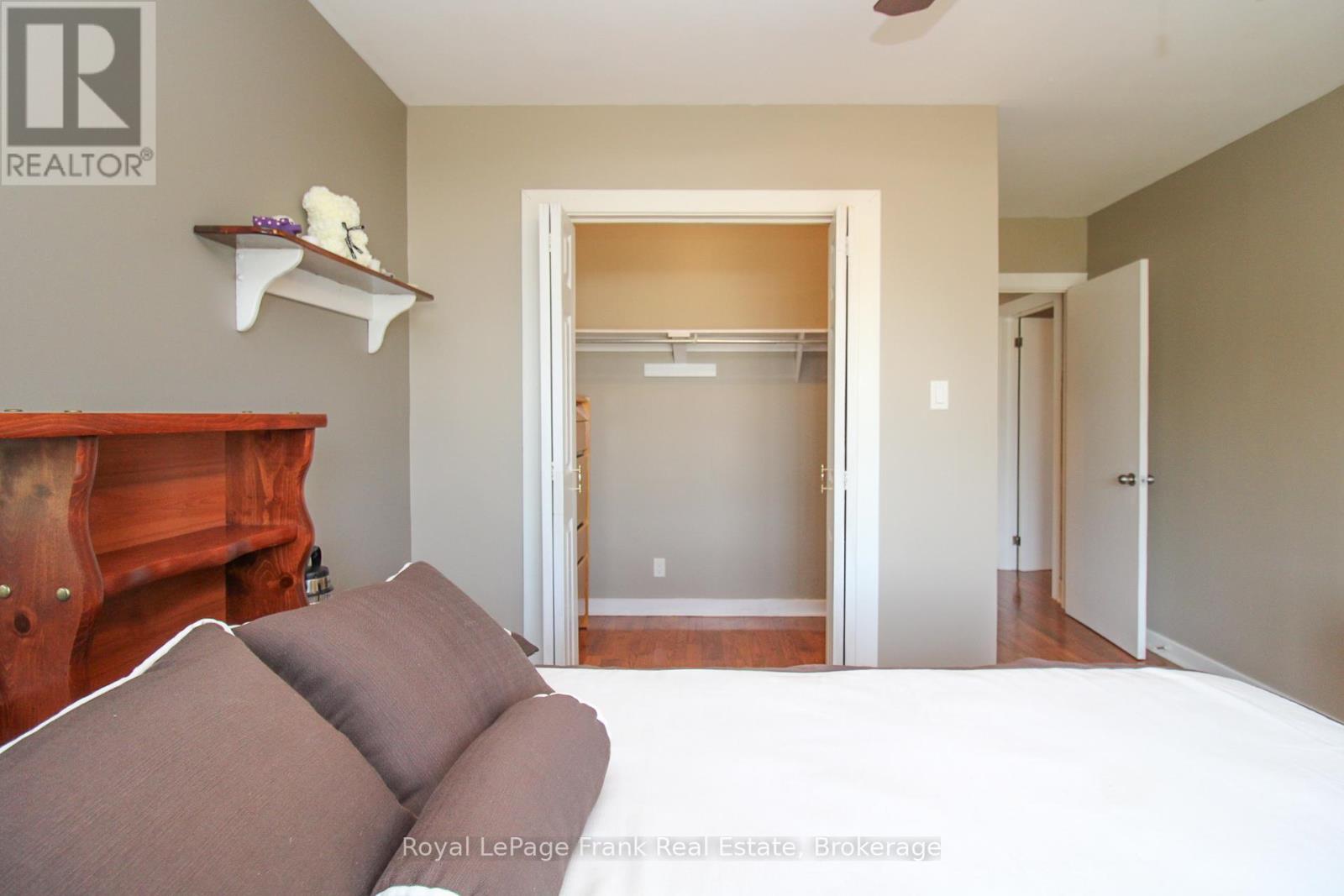 938 PARKHILL ROAD W - 13