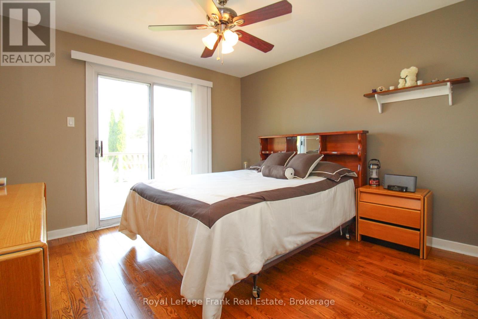 938 PARKHILL ROAD W - 14