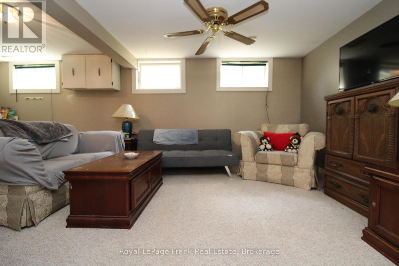 938 PARKHILL ROAD W - 23