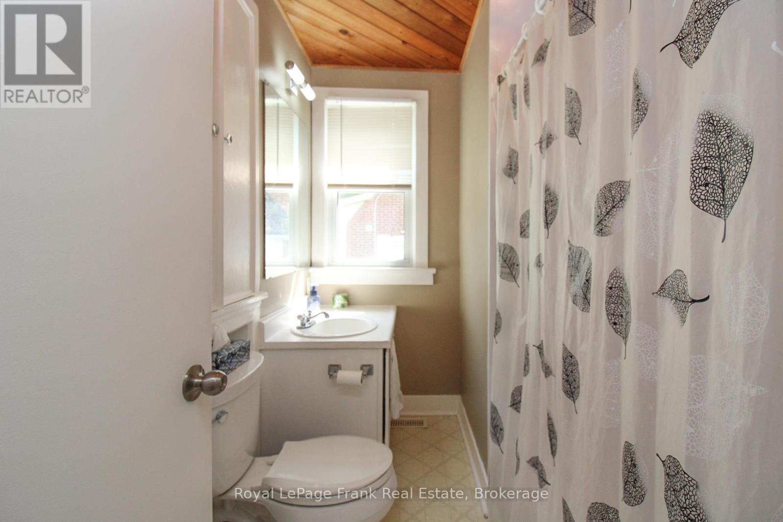 938 PARKHILL ROAD W - 19