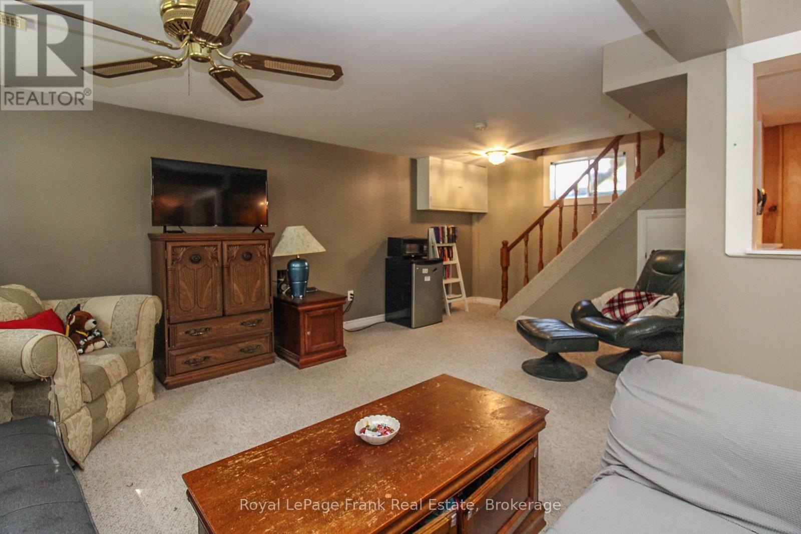 938 PARKHILL ROAD W - 22