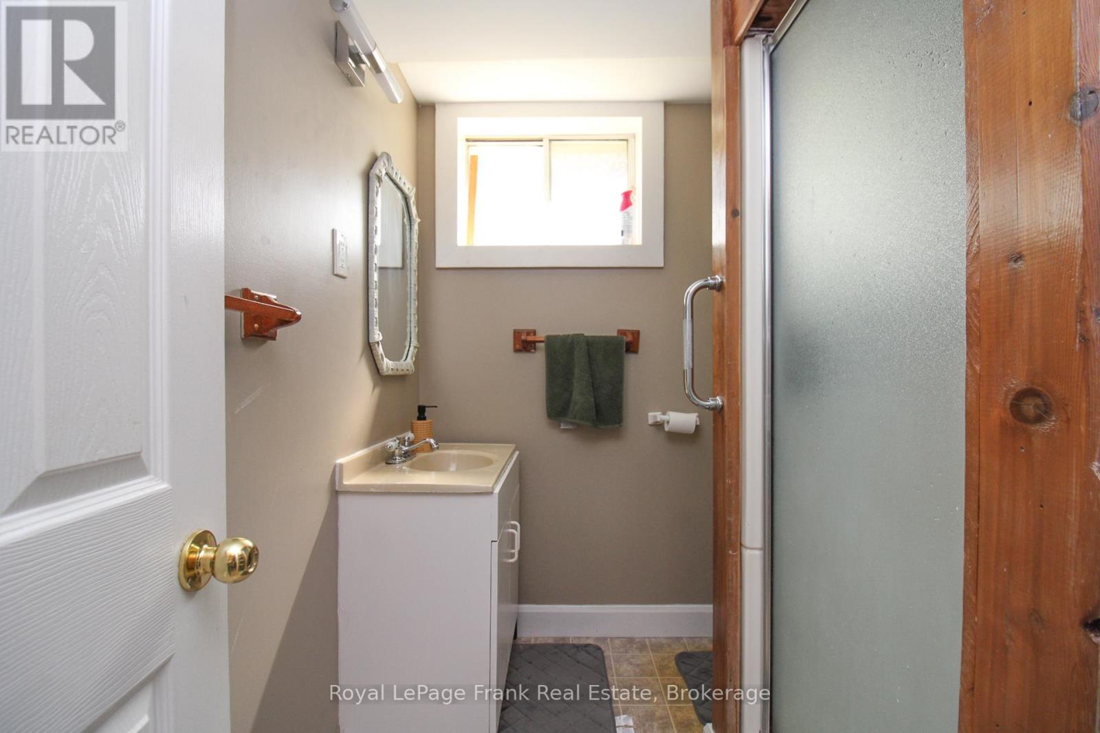 938 PARKHILL ROAD W - 26