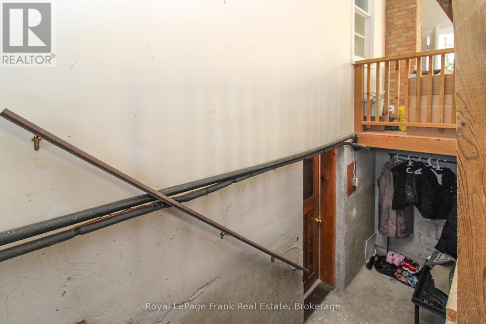 938 PARKHILL ROAD W - 28