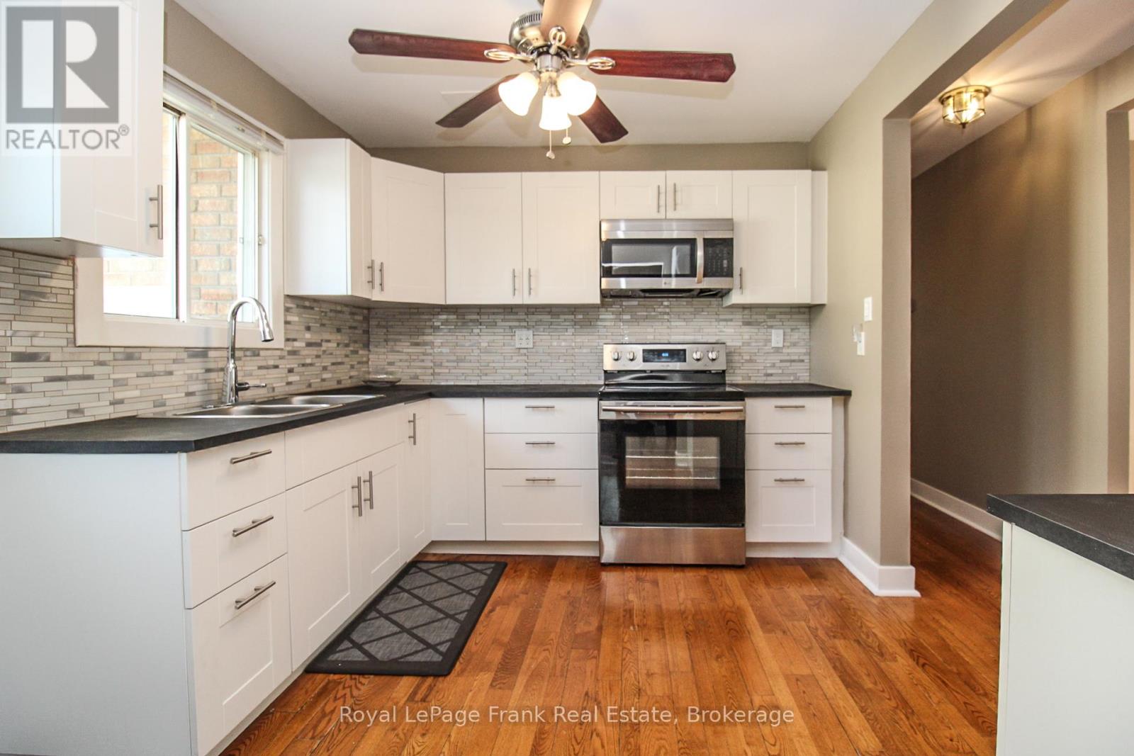 938 PARKHILL ROAD W - 4