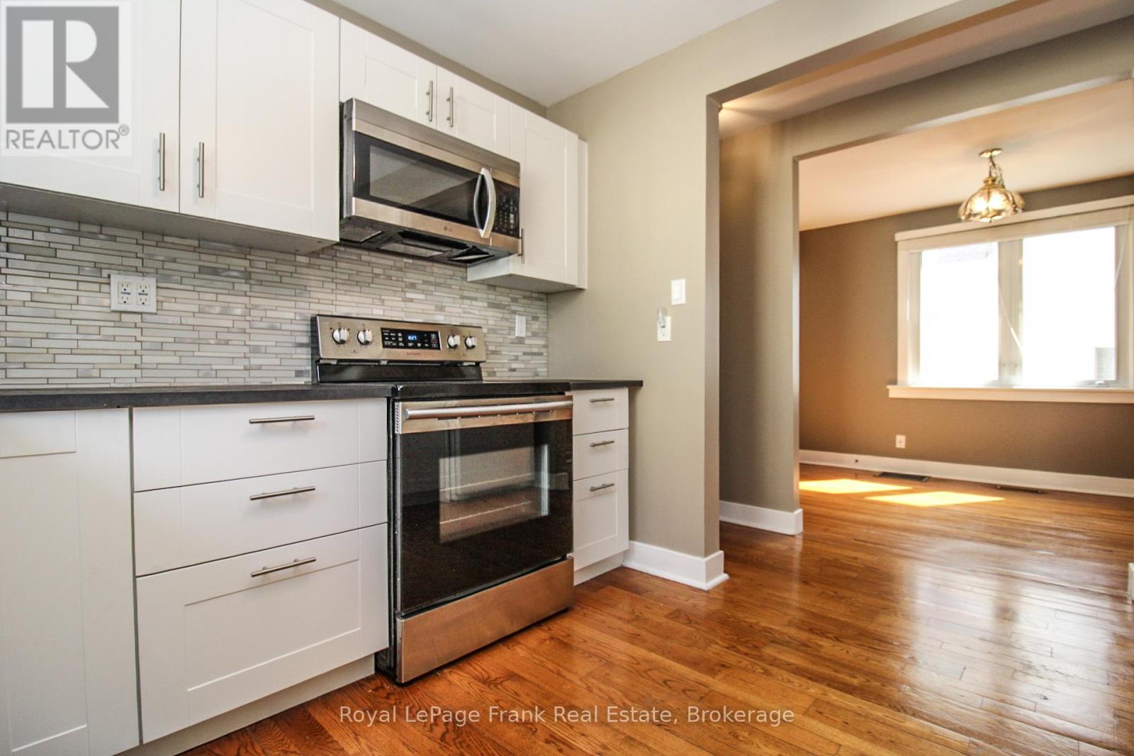 938 PARKHILL ROAD W - 7