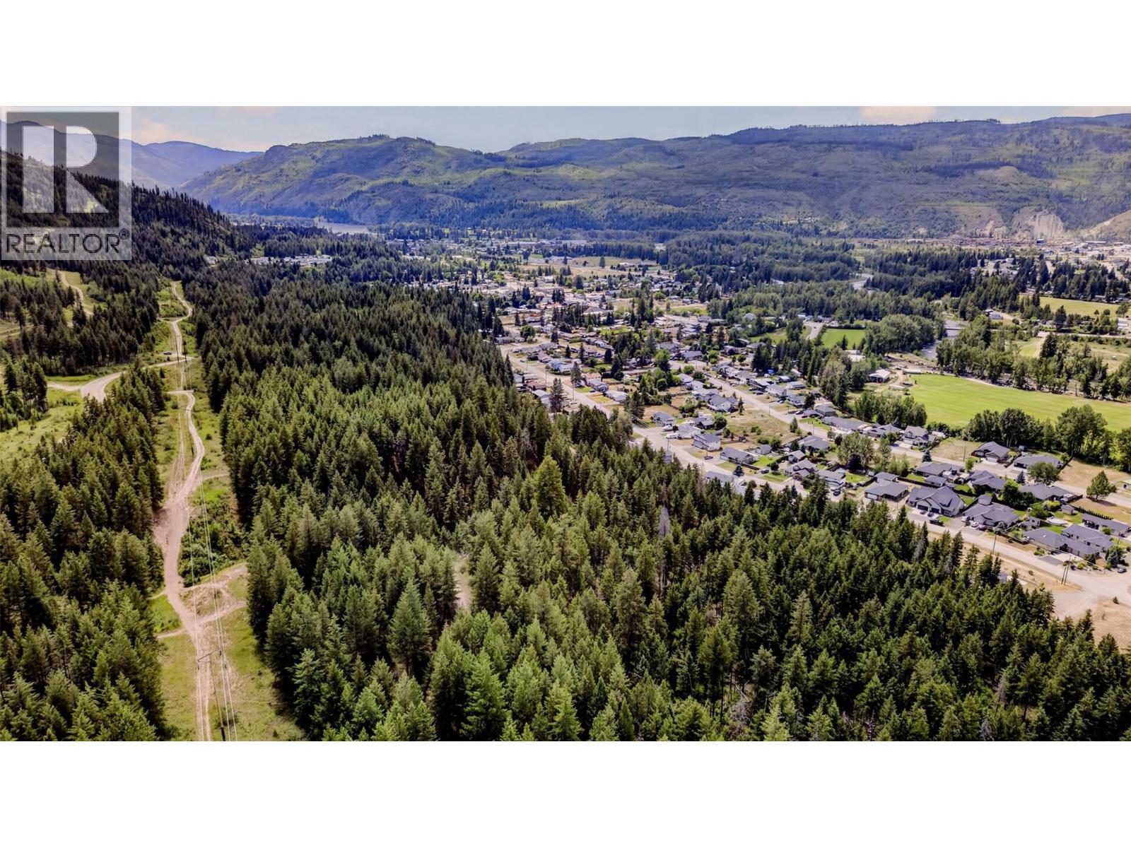 4797 Birch Lane, Barriere