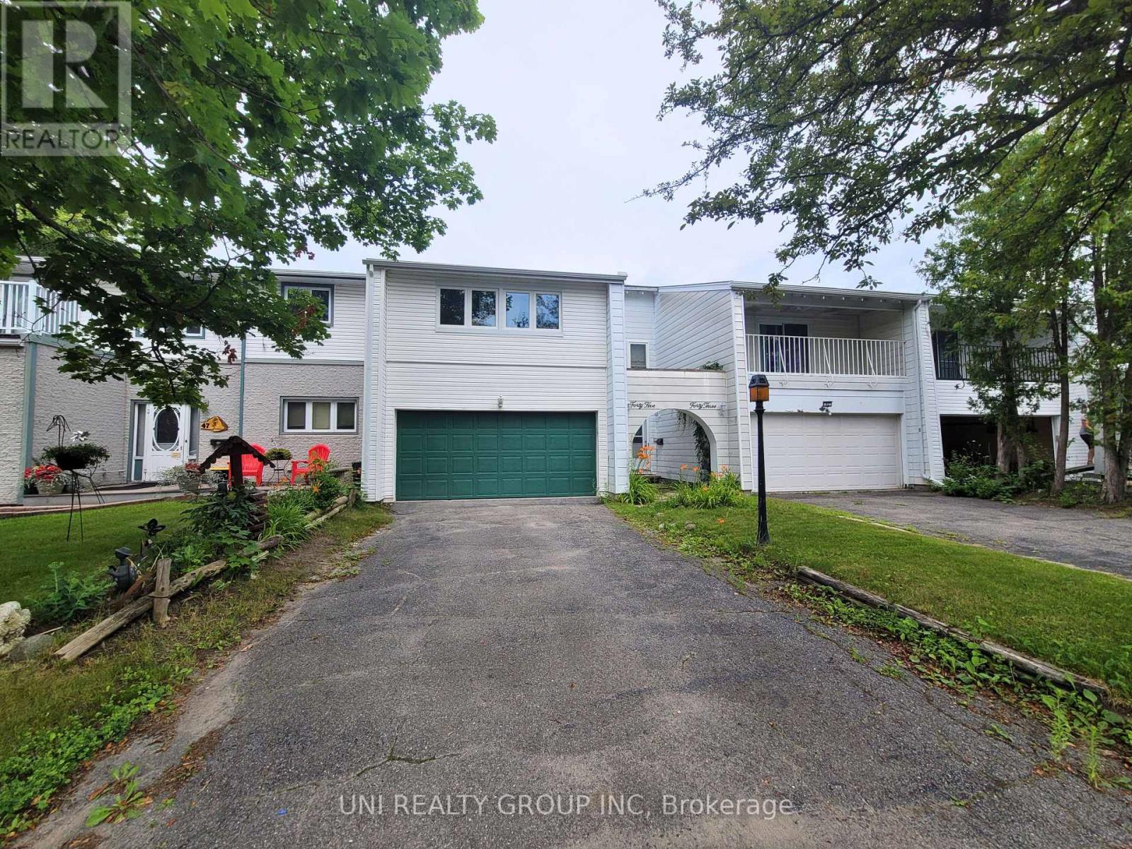 45 GRADY CRESCENT - 1