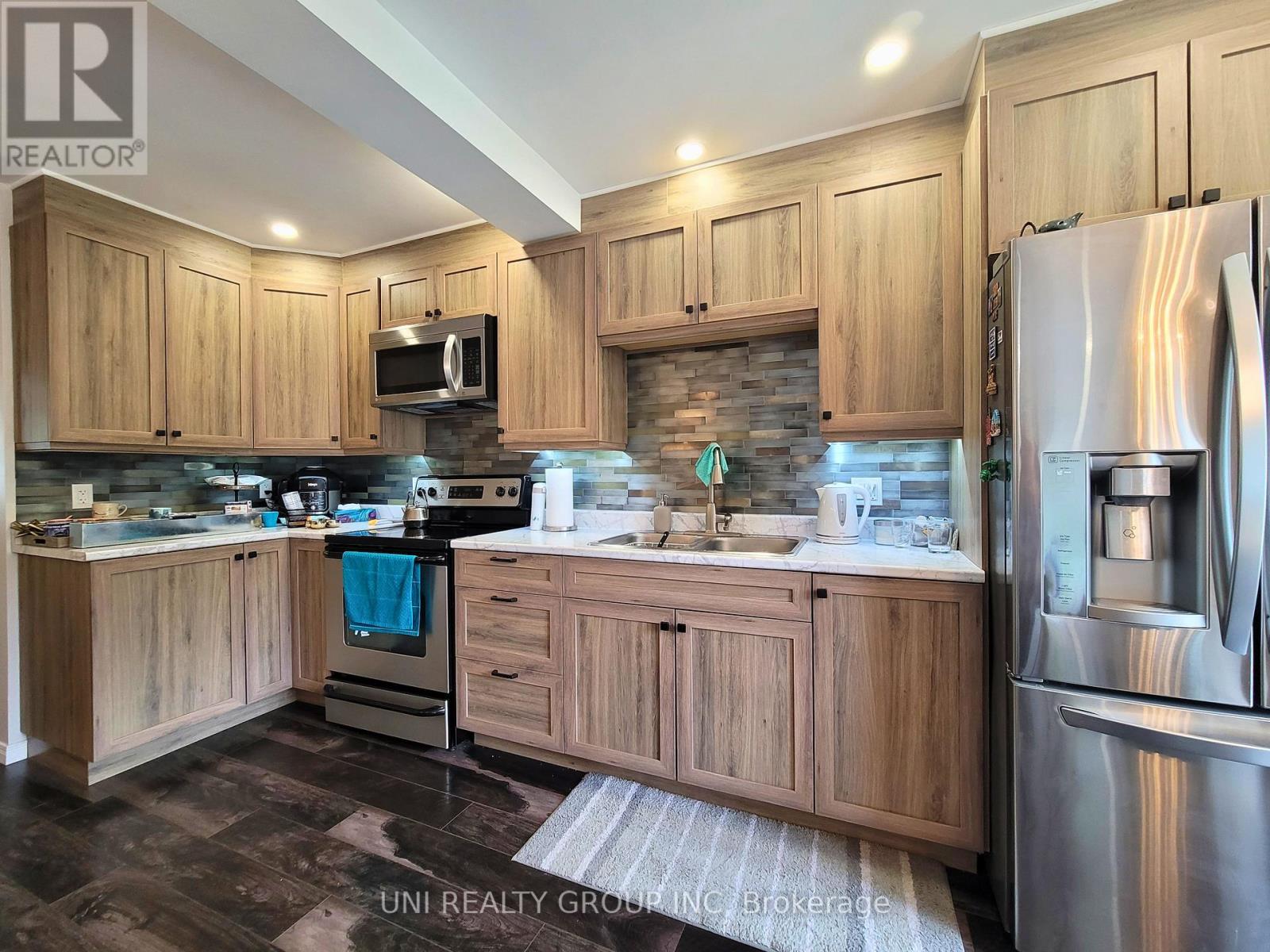 45 GRADY CRESCENT - 10