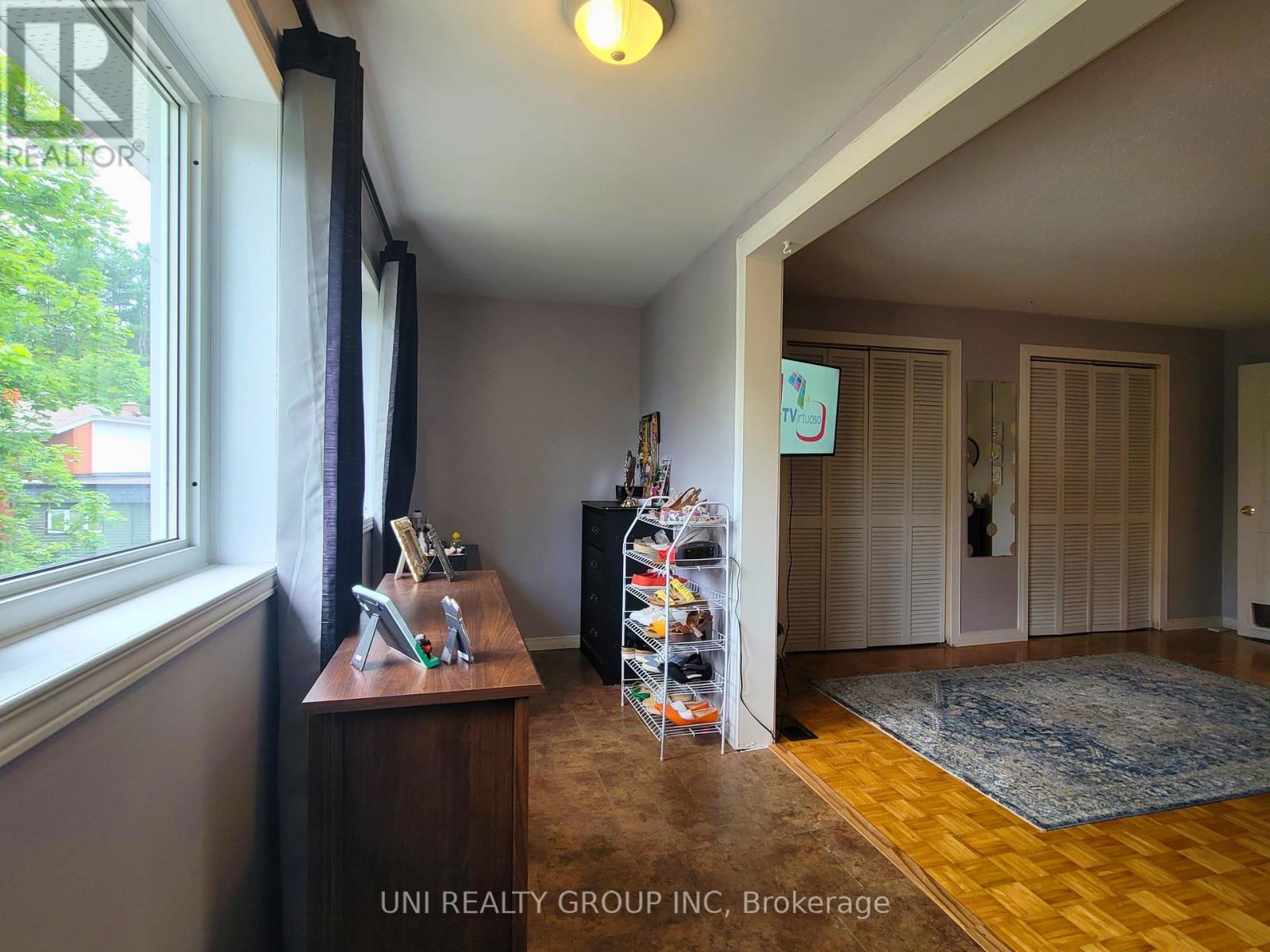 45 GRADY CRESCENT - 13