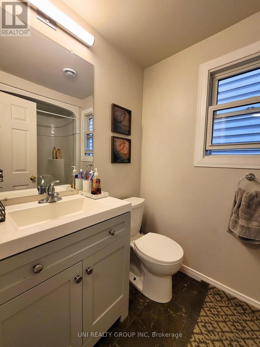 45 GRADY CRESCENT - 18