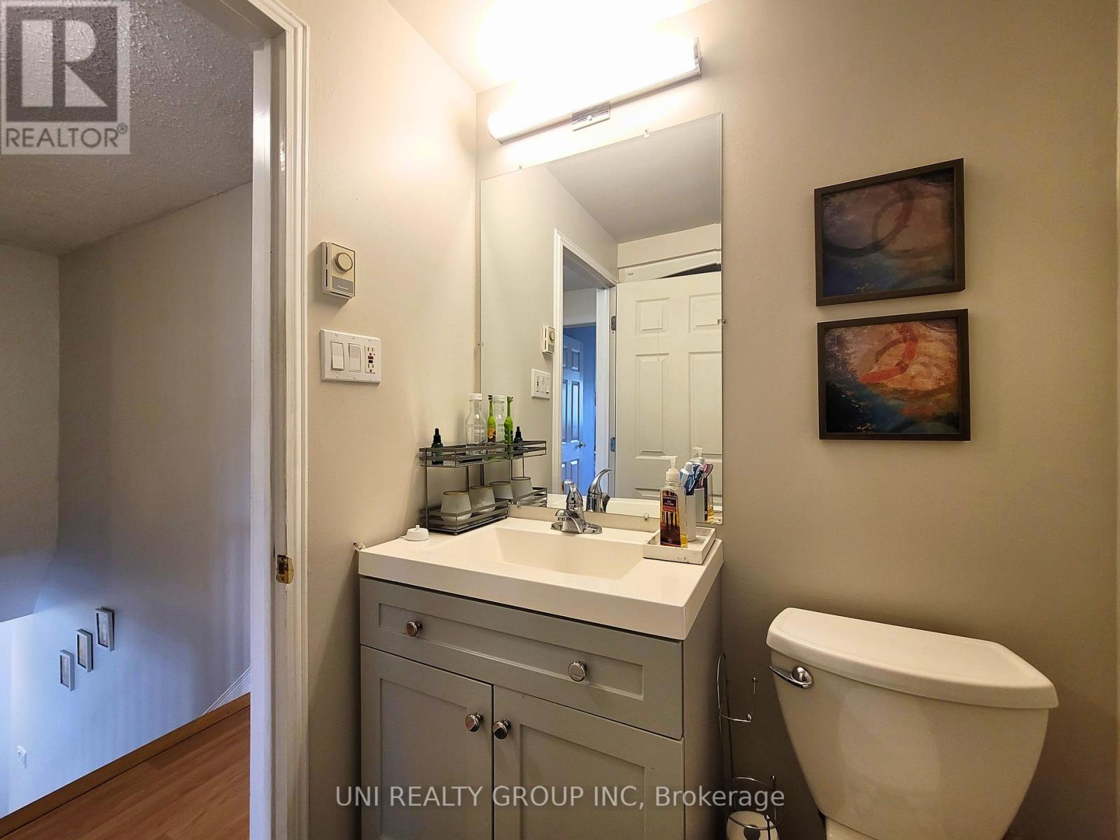 45 GRADY CRESCENT - 19