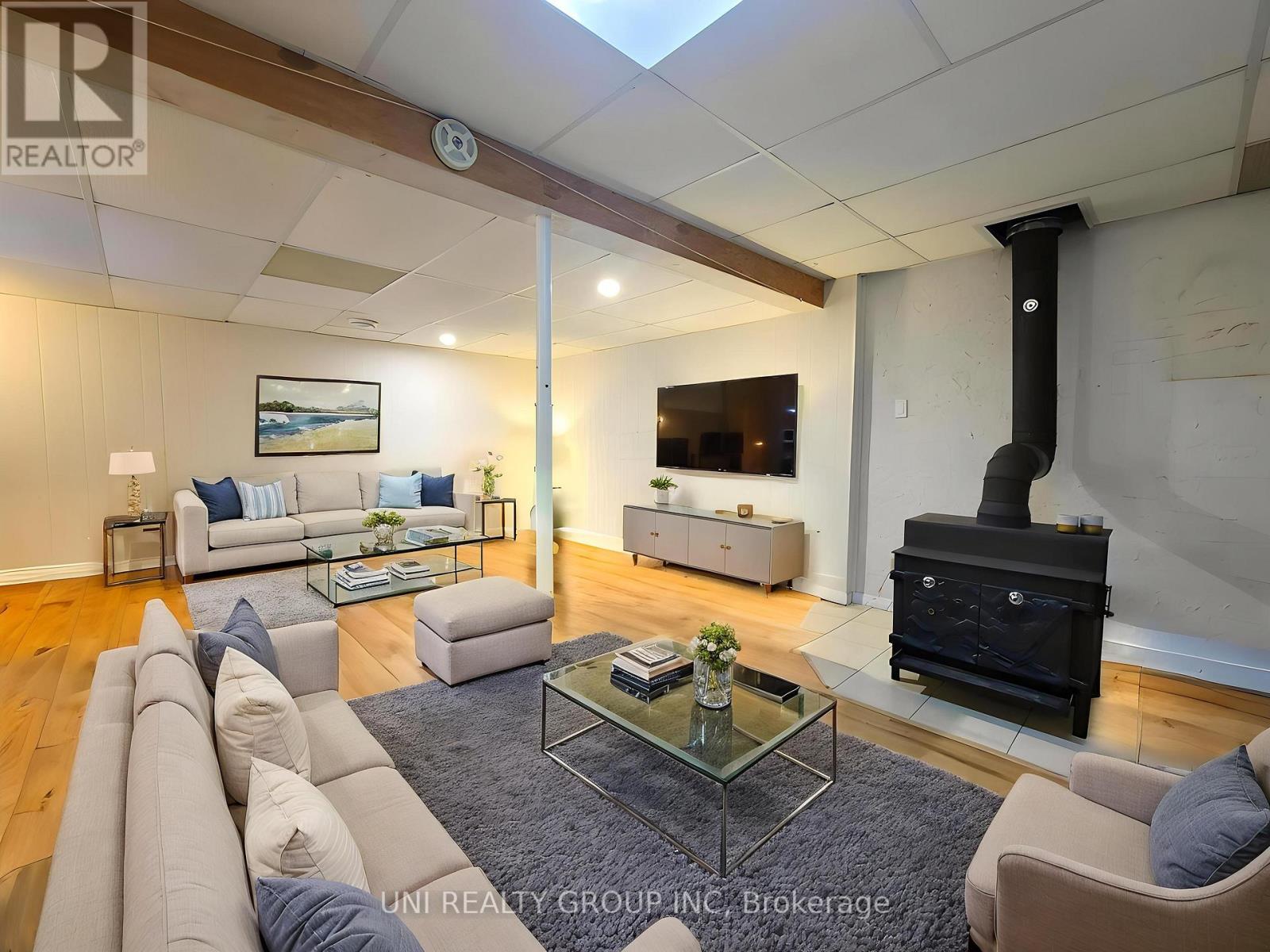45 GRADY CRESCENT - 26