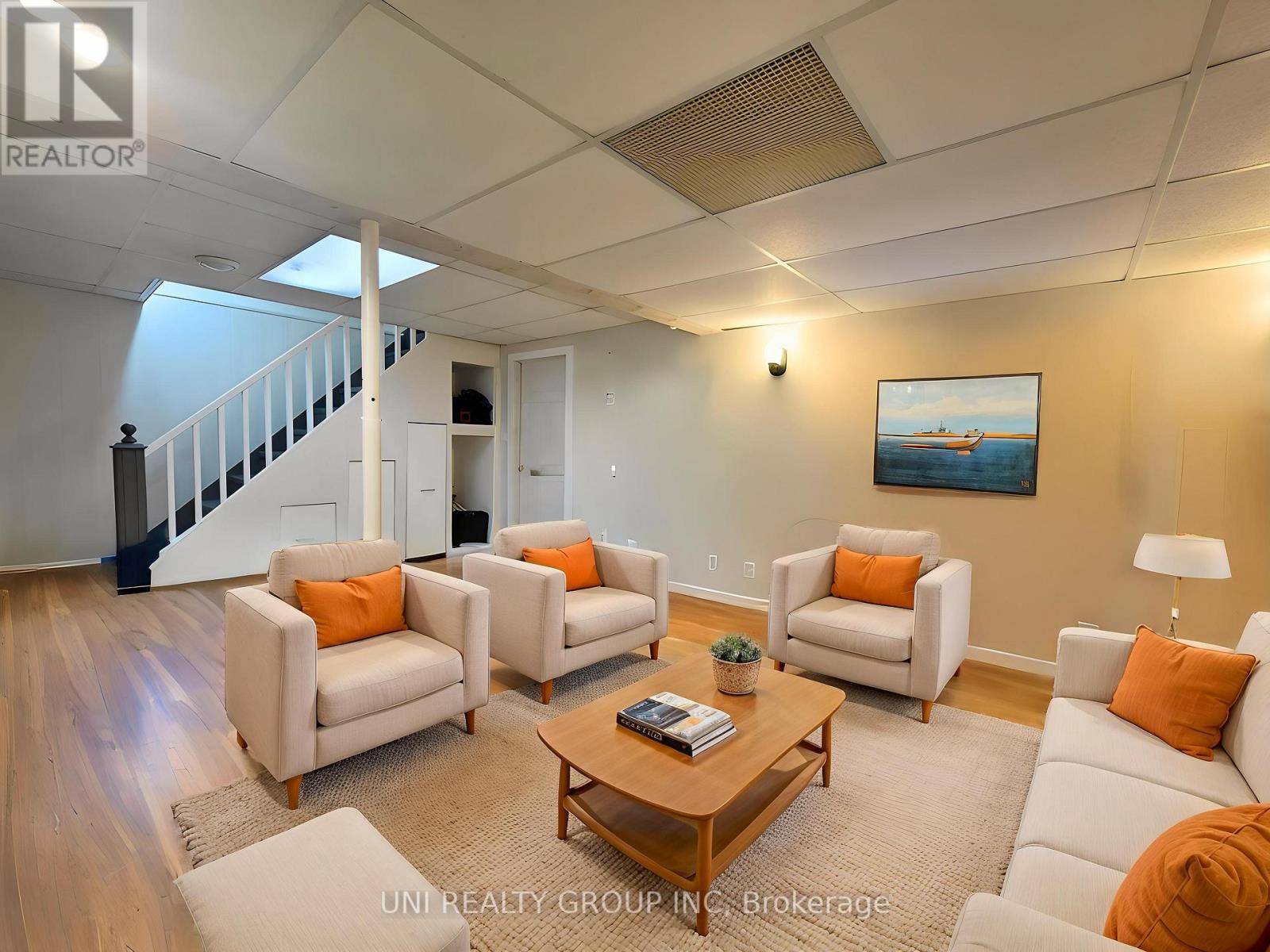 45 GRADY CRESCENT - 28