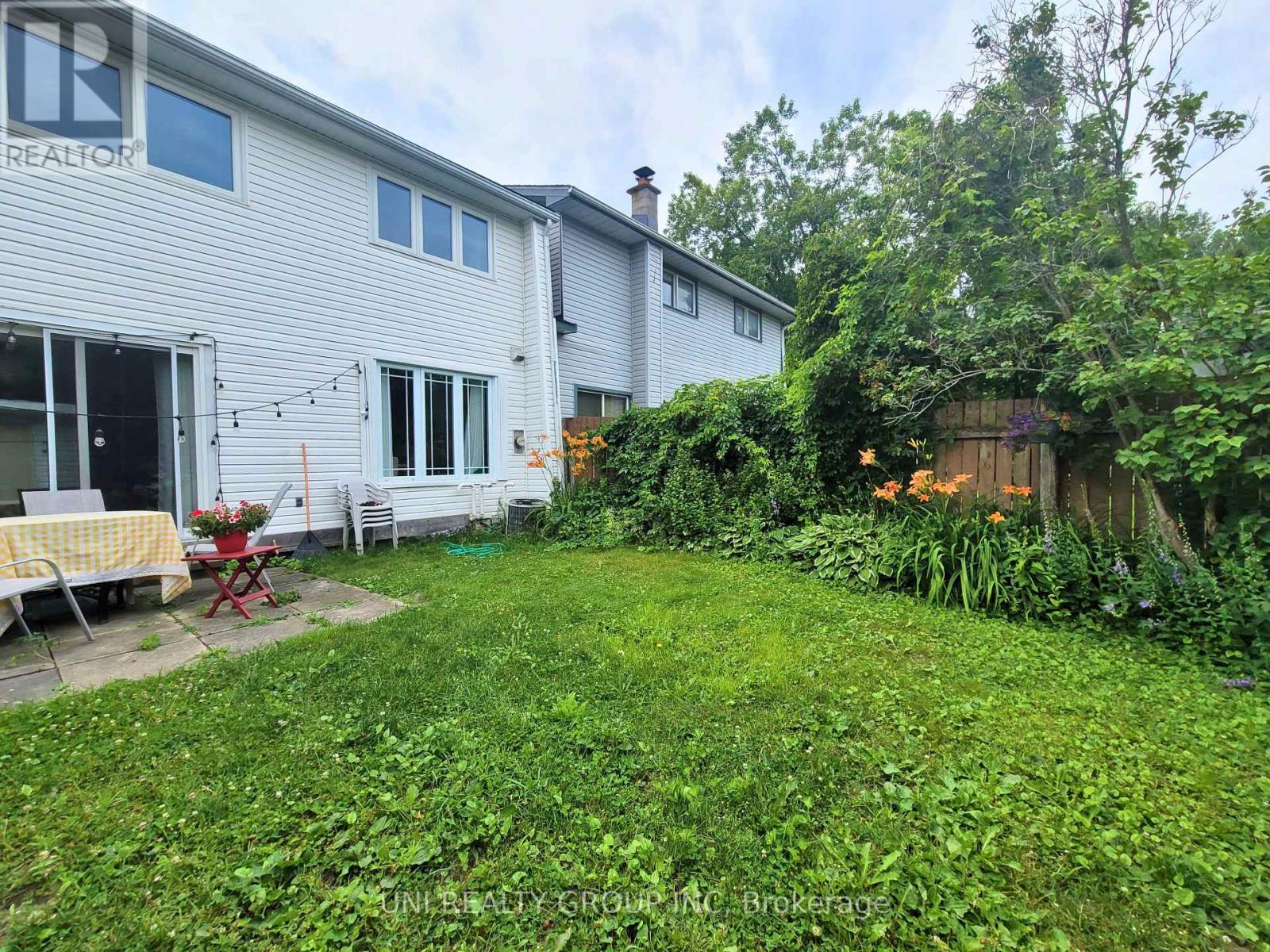 45 GRADY CRESCENT - 30