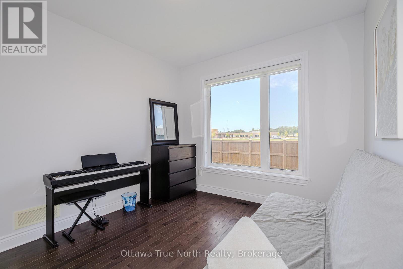 152 FINSBURY AVENUE - 28