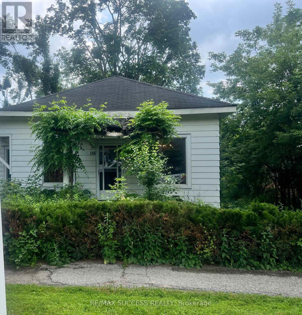 243 HARVEY STREET W - 2