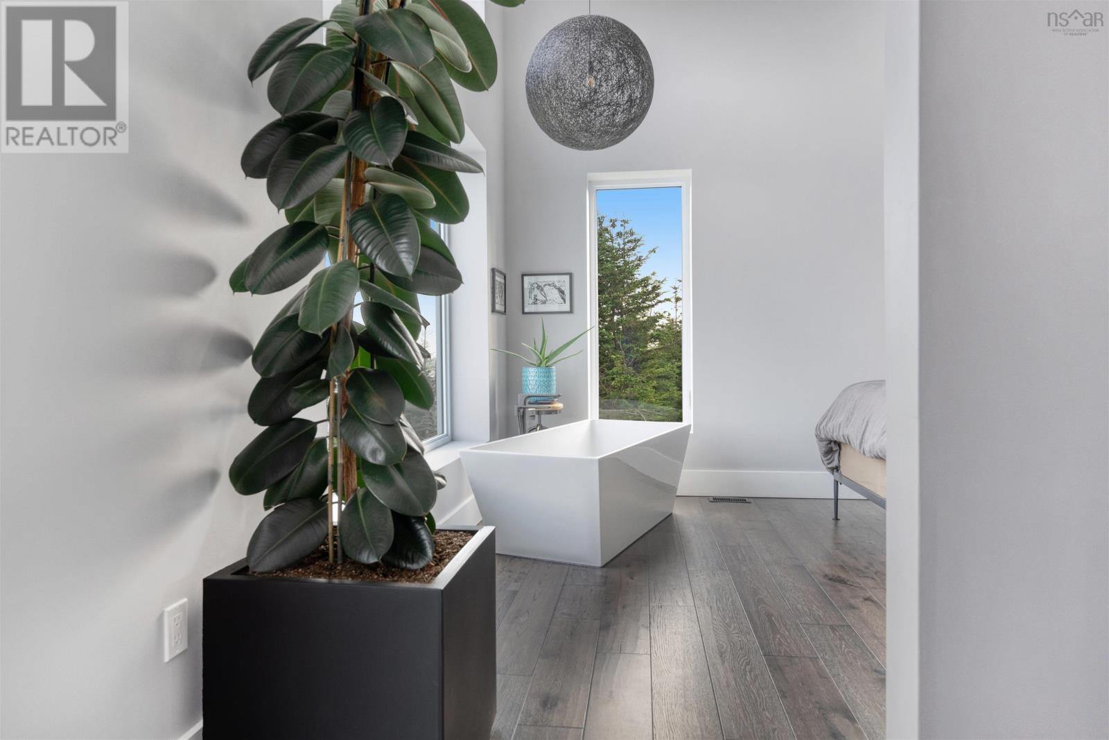 200 Middle Road - 17