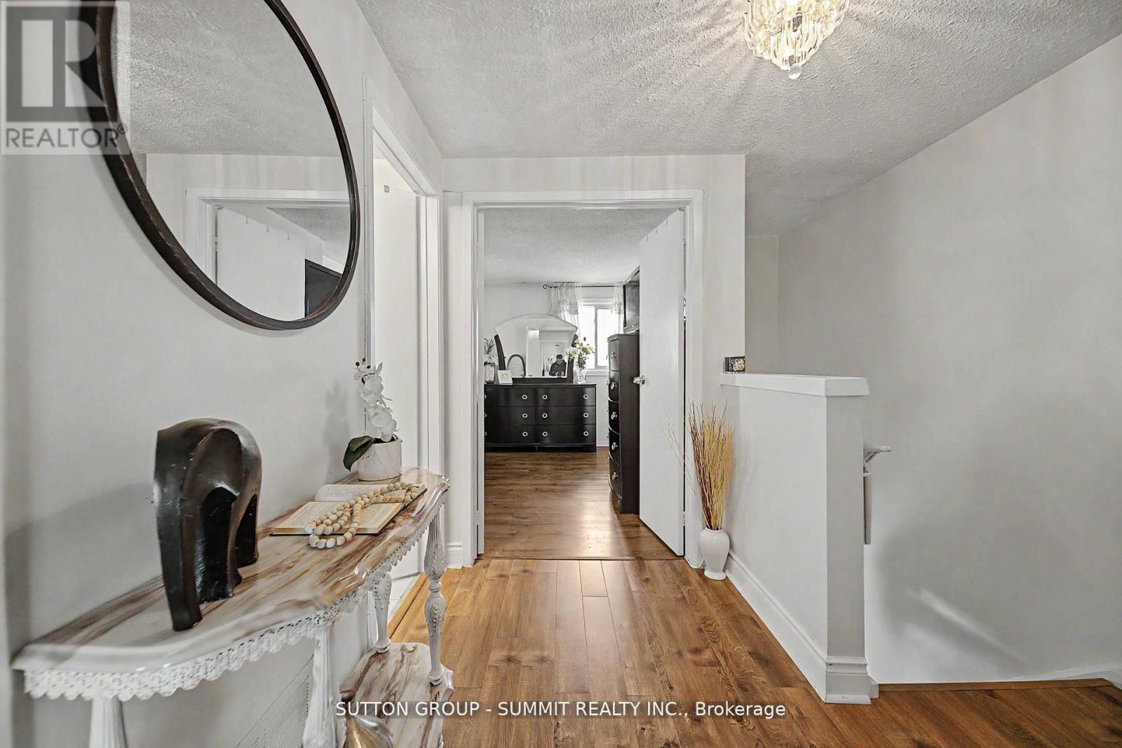 #61 45 HANSEN ROAD N - 15