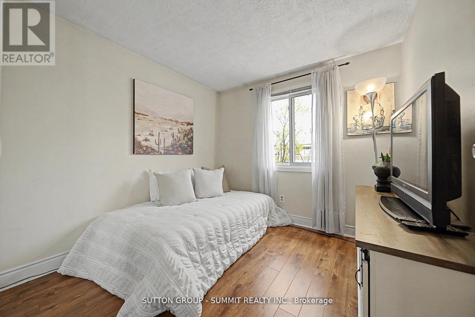 #61 45 HANSEN ROAD N - 18