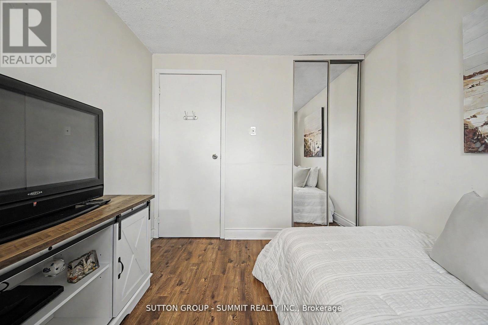 #61 45 HANSEN ROAD N - 19