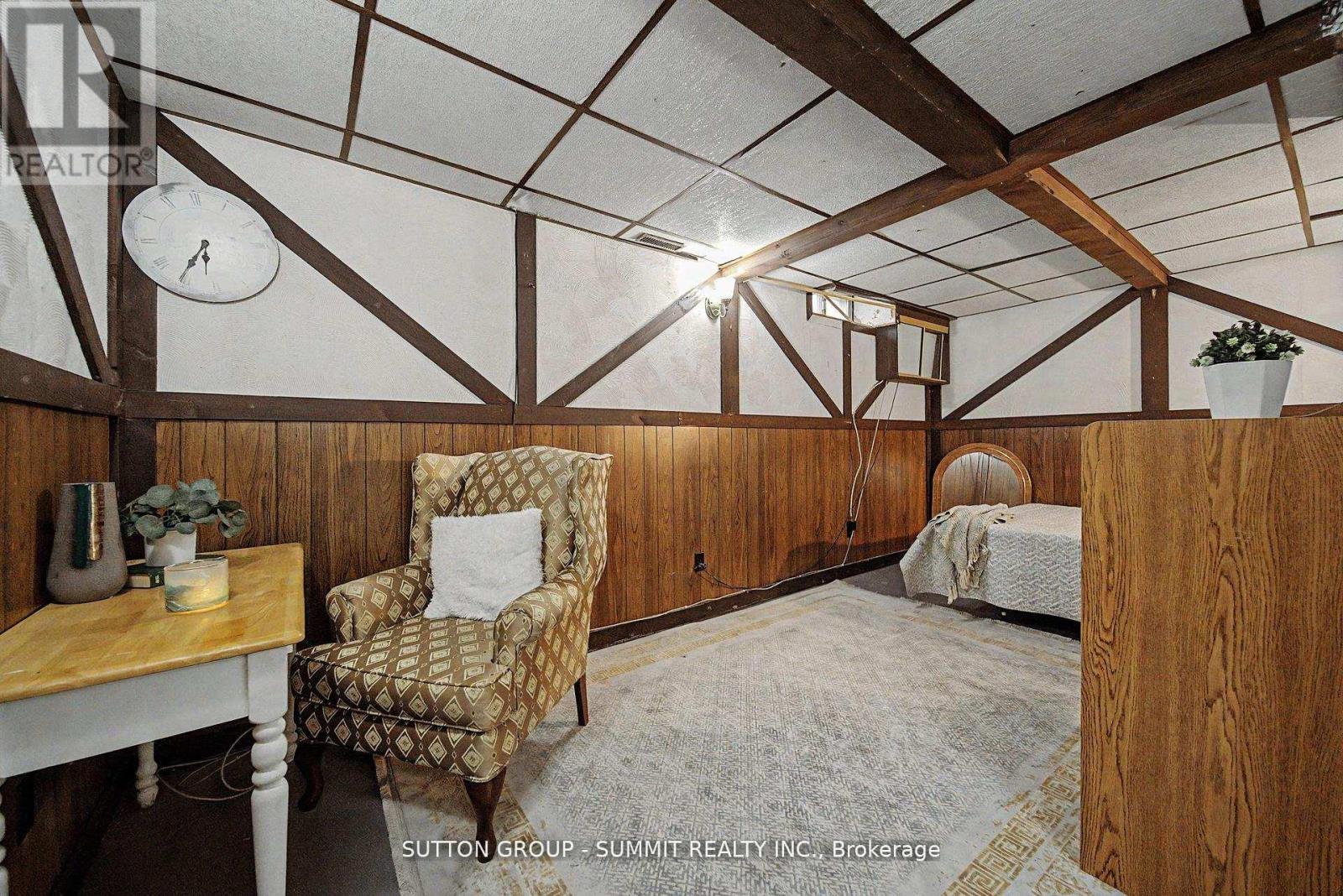 #61 45 HANSEN ROAD N - 28