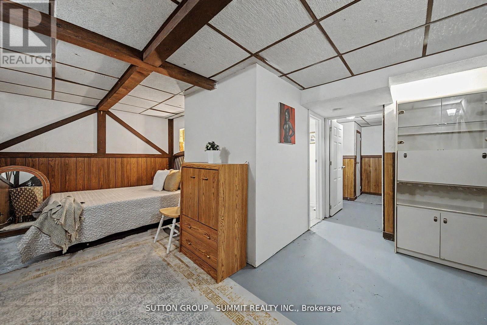 #61 45 HANSEN ROAD N - 29