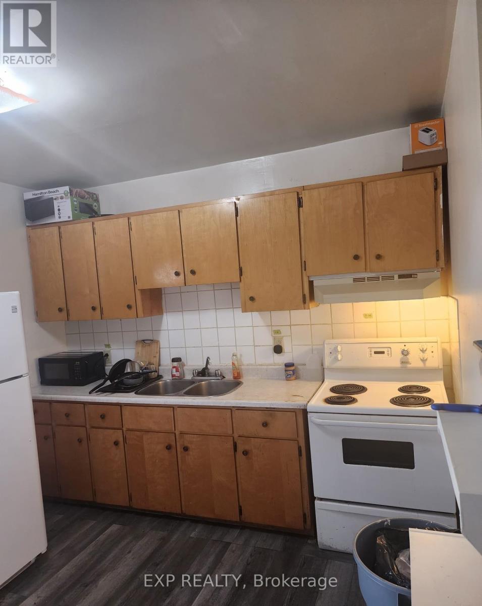 521 BARTON STREET E - 3