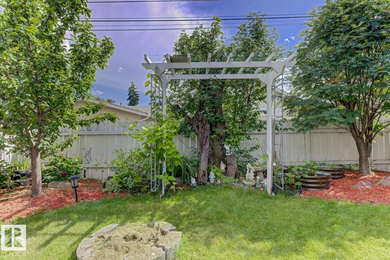 15707 92 AV NW - 11