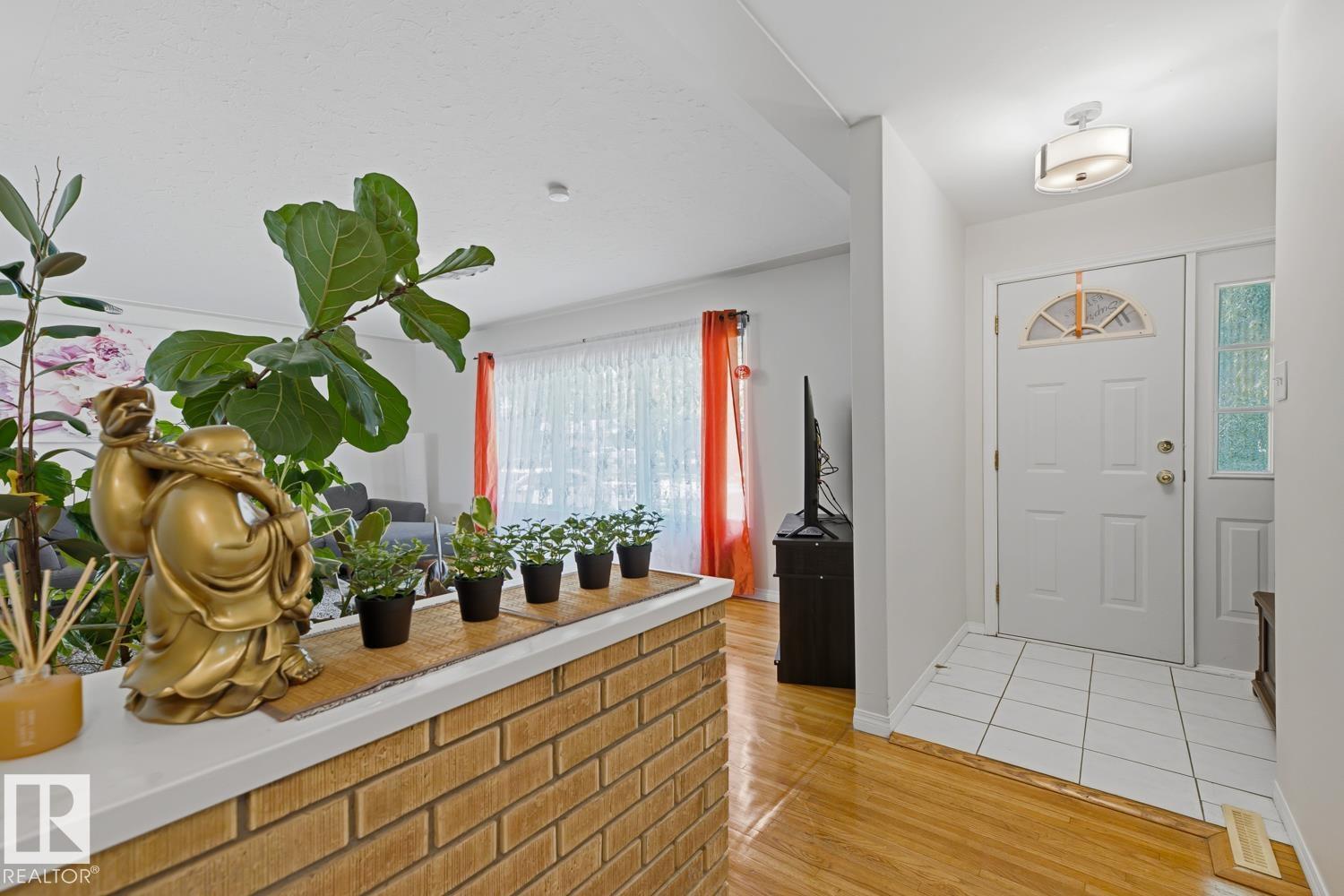 15707 92 AV NW - 12