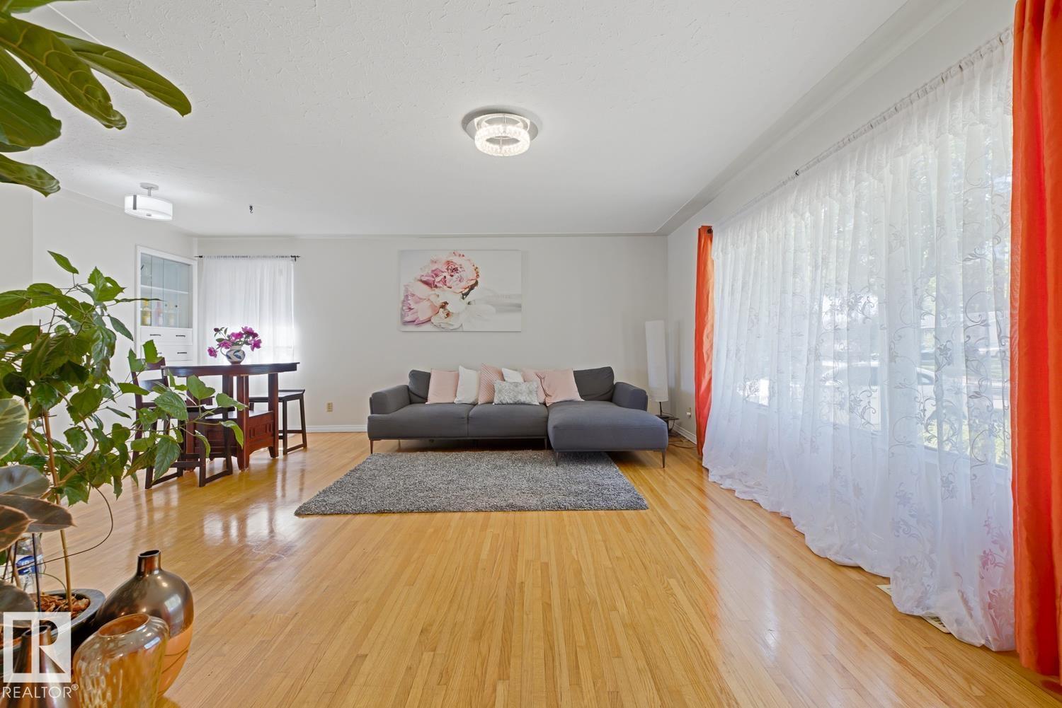 15707 92 AV NW - 13