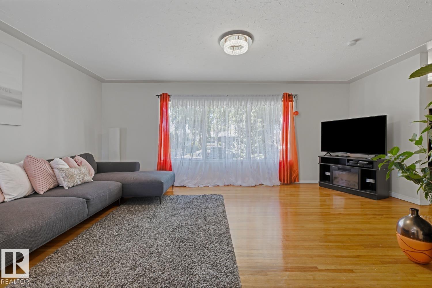 15707 92 AV NW - 14