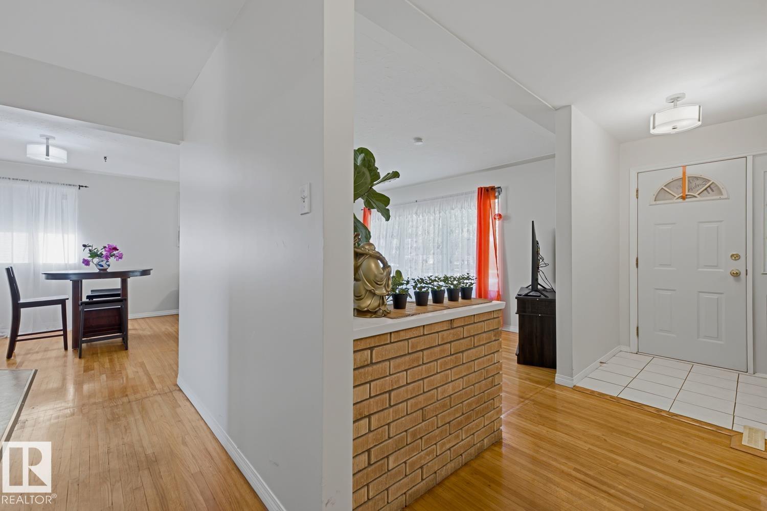 15707 92 AV NW - 16