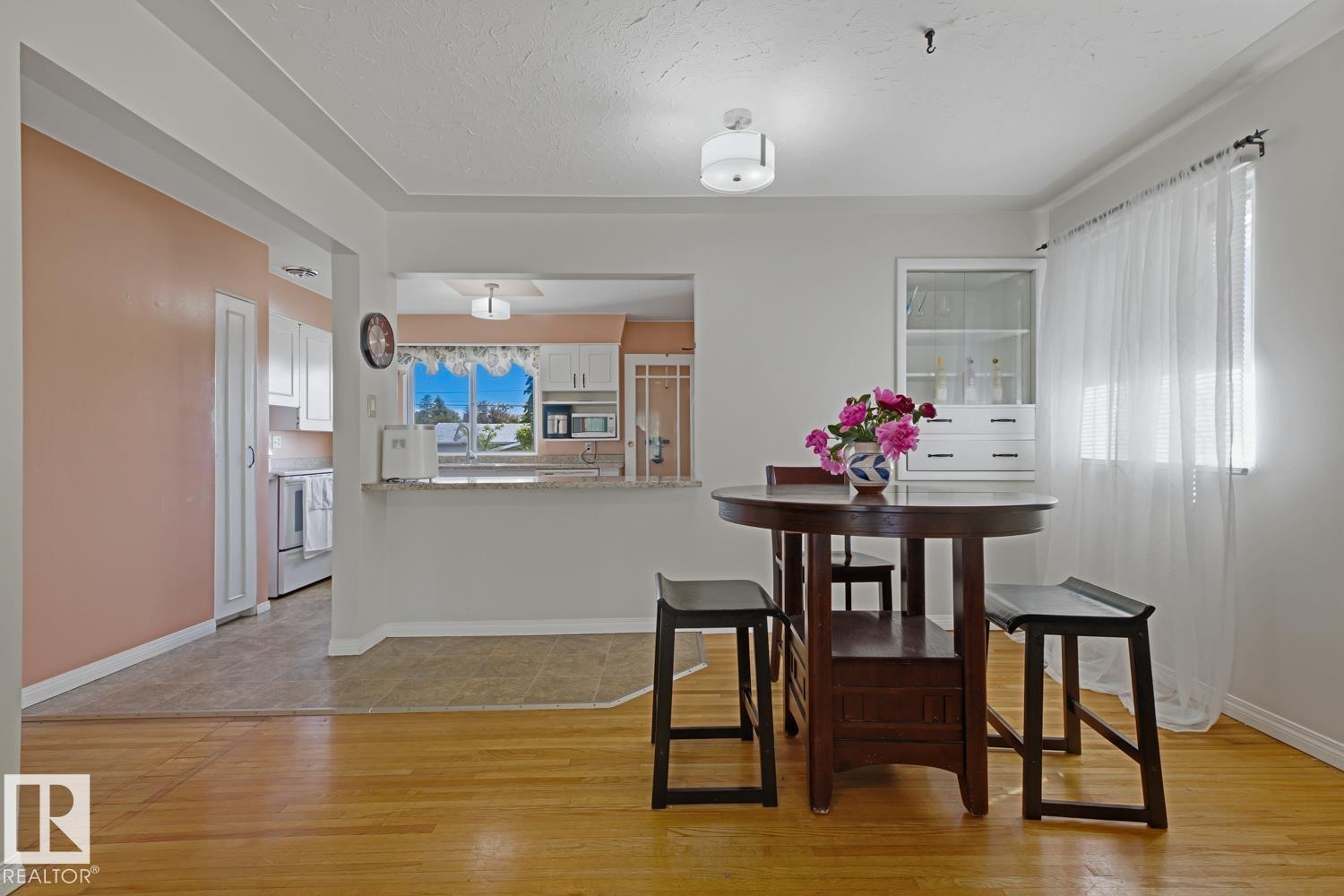 15707 92 AV NW - 18