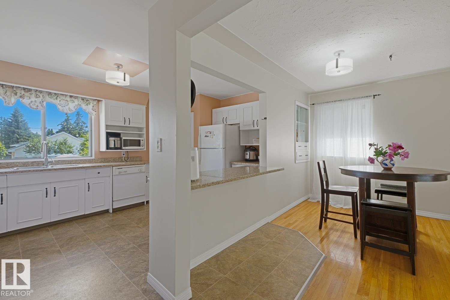 15707 92 AV NW - 20